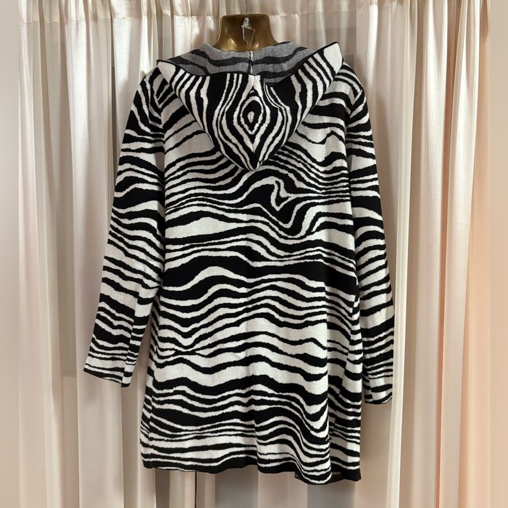 Sioni Black and White Zebra Sweater Cardigan - Picture 2 of 6